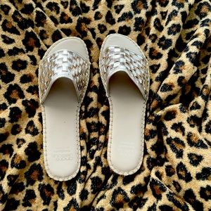 TRENDY Plaited Silver espadrille flats 11/42 NWOT